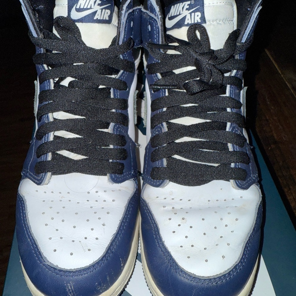 Nike Air Jordan 1 Retro High-Tops in Navy and White